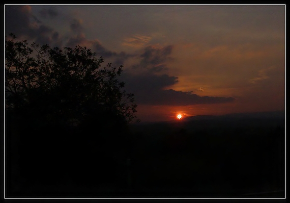 Jen tak - západ slunce u Bruntálu, Olympus SP-500, čas 1/500 s, clona 7.10, ISO 100, ohn. vzdálenost 6.50